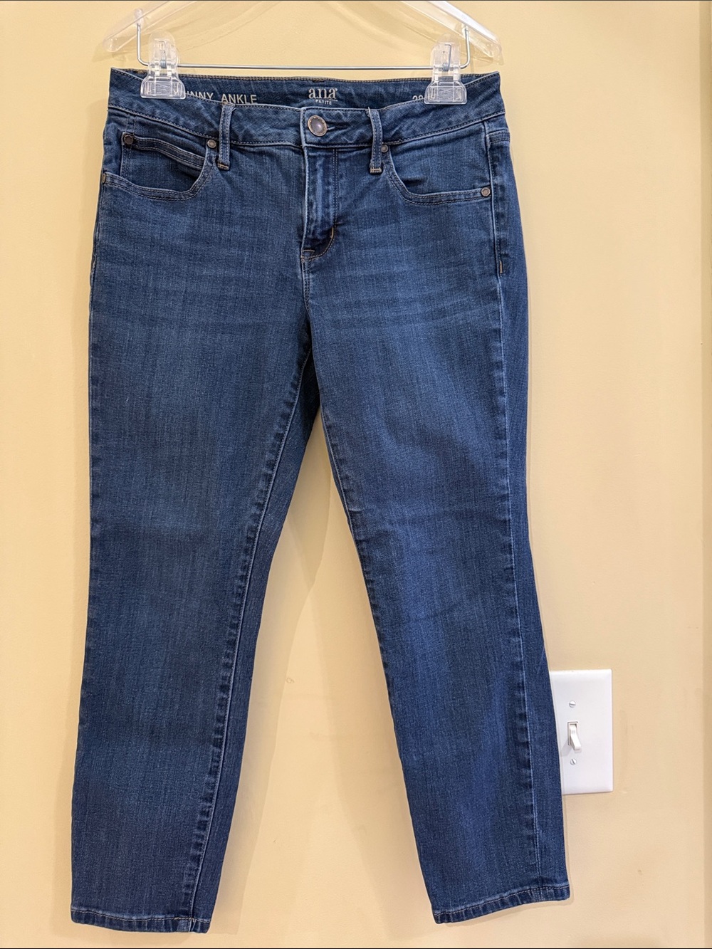 a.n.a Women's Cropped Straight-Leg Jeans in Dark Blue Wash
